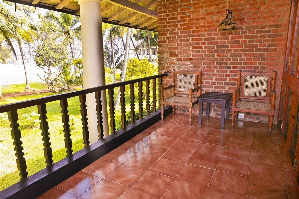 Yoho Rivi Ras Hotel Dehiwala-Mount Lavinia Екстер'єр фото