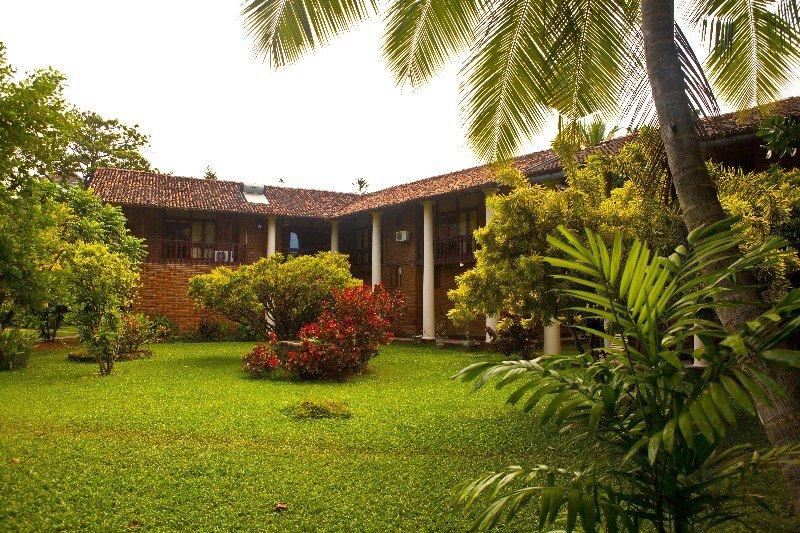 Yoho Rivi Ras Hotel Dehiwala-Mount Lavinia Екстер'єр фото