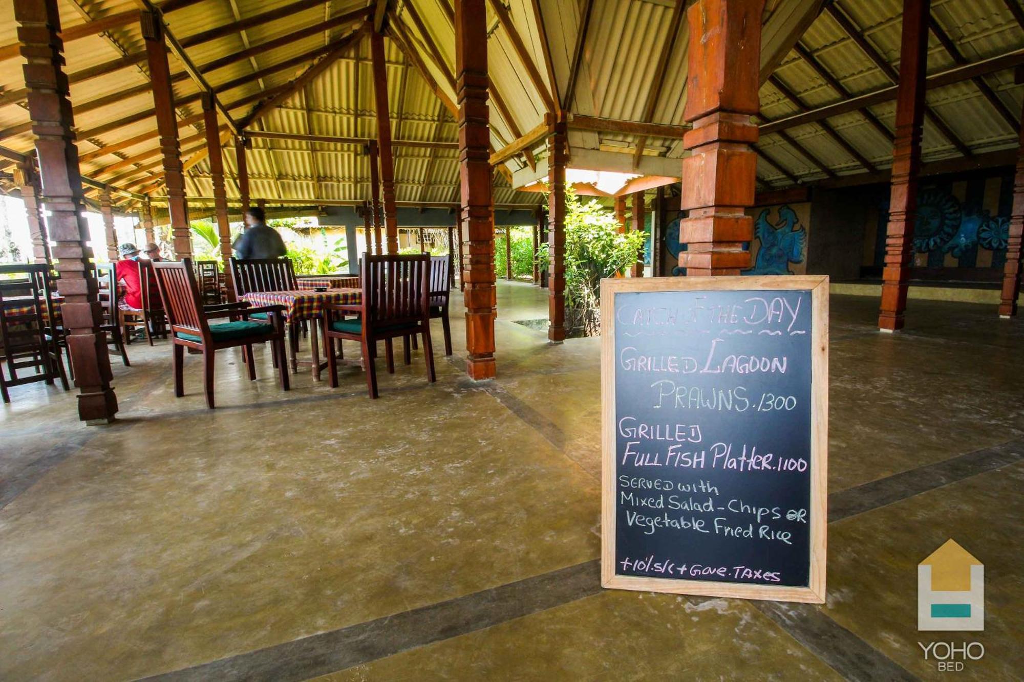 Yoho Rivi Ras Hotel Dehiwala-Mount Lavinia Екстер'єр фото