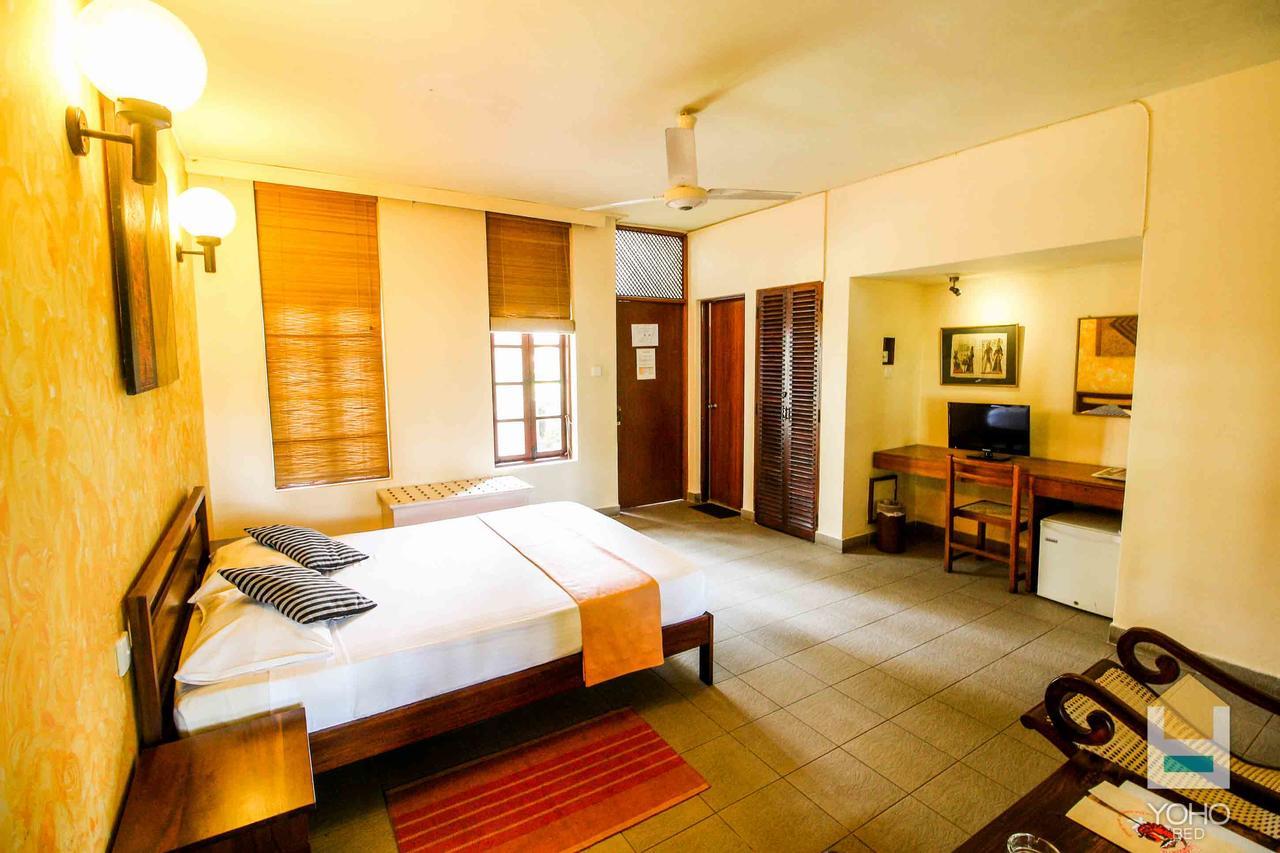 Yoho Rivi Ras Hotel Dehiwala-Mount Lavinia Екстер'єр фото