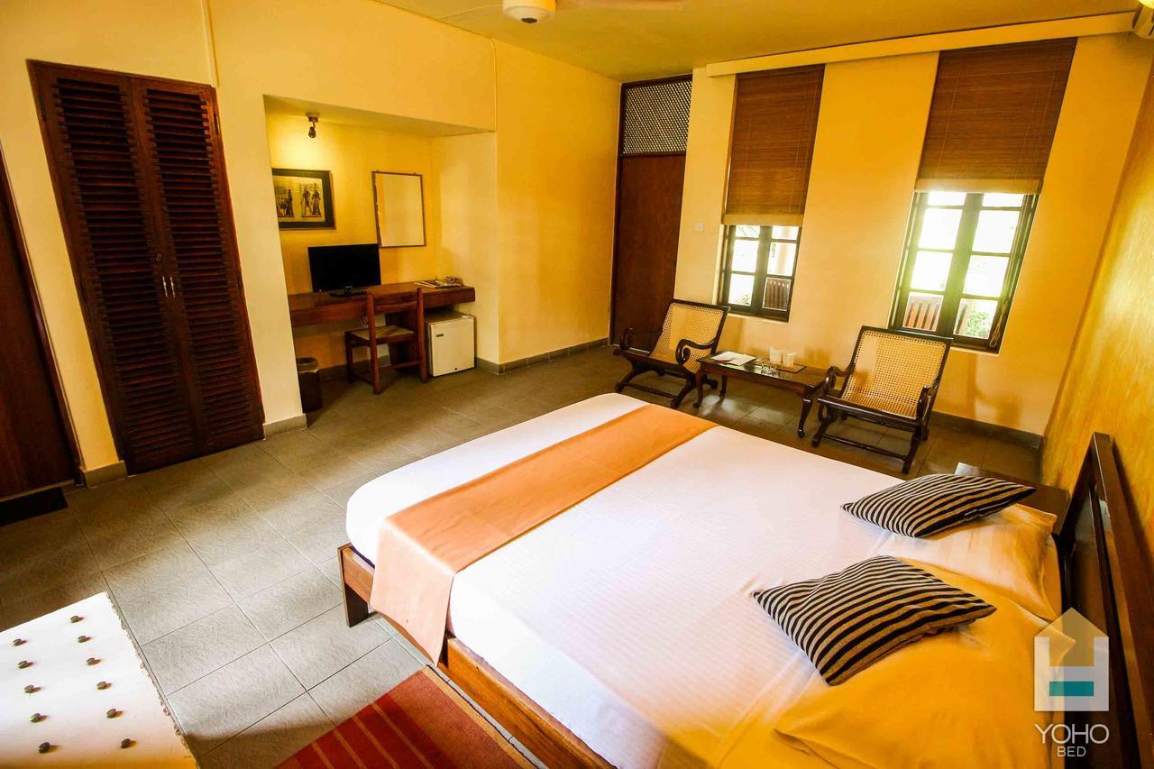 Yoho Rivi Ras Hotel Dehiwala-Mount Lavinia Екстер'єр фото
