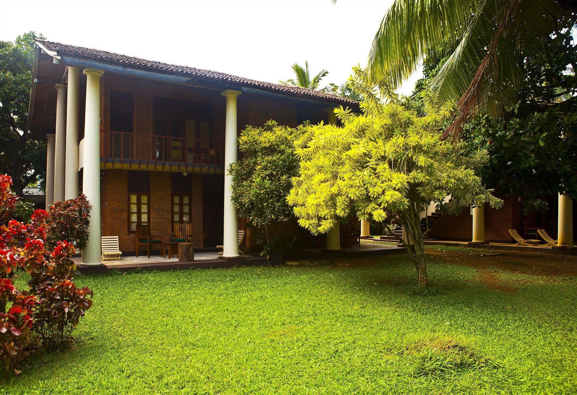 Yoho Rivi Ras Hotel Dehiwala-Mount Lavinia Екстер'єр фото