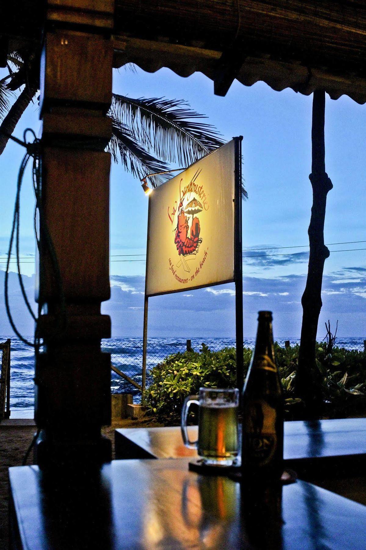 Yoho Rivi Ras Hotel Dehiwala-Mount Lavinia Екстер'єр фото