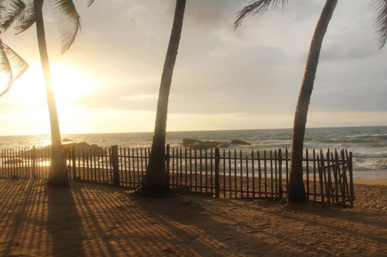 Yoho Rivi Ras Hotel Dehiwala-Mount Lavinia Екстер'єр фото